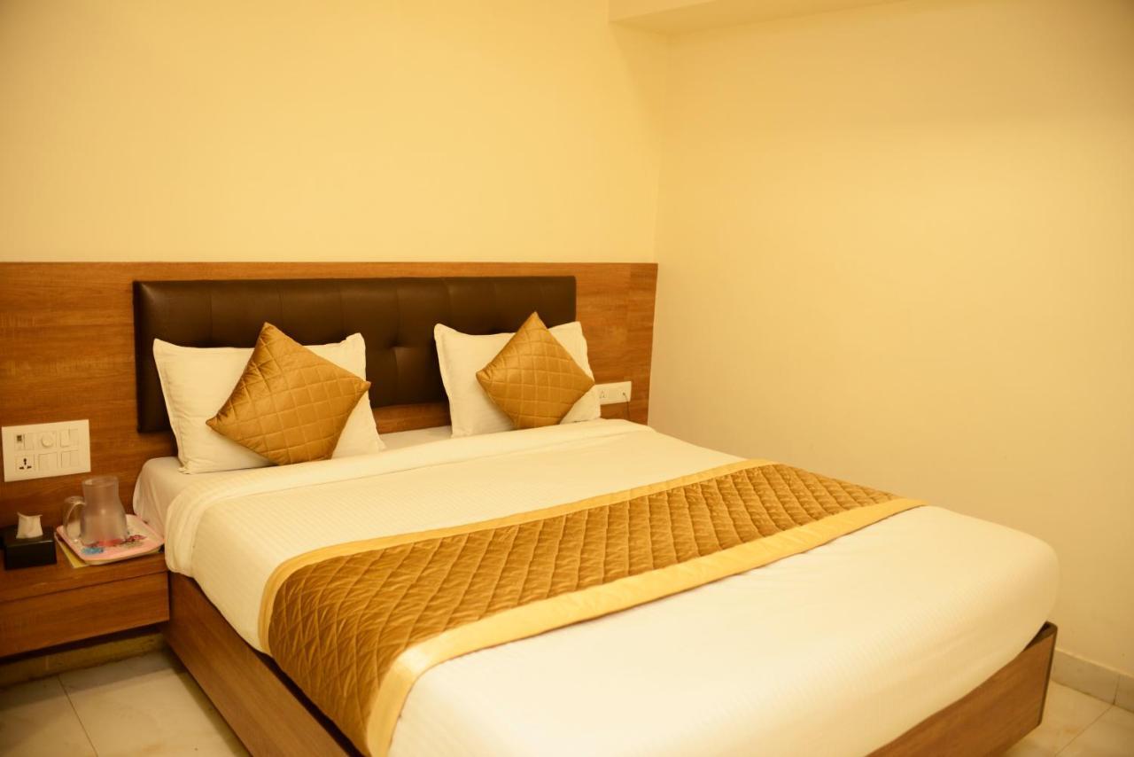 Hotel Ashyana - Near To Grant Road Station Mumbai  Buitenkant foto