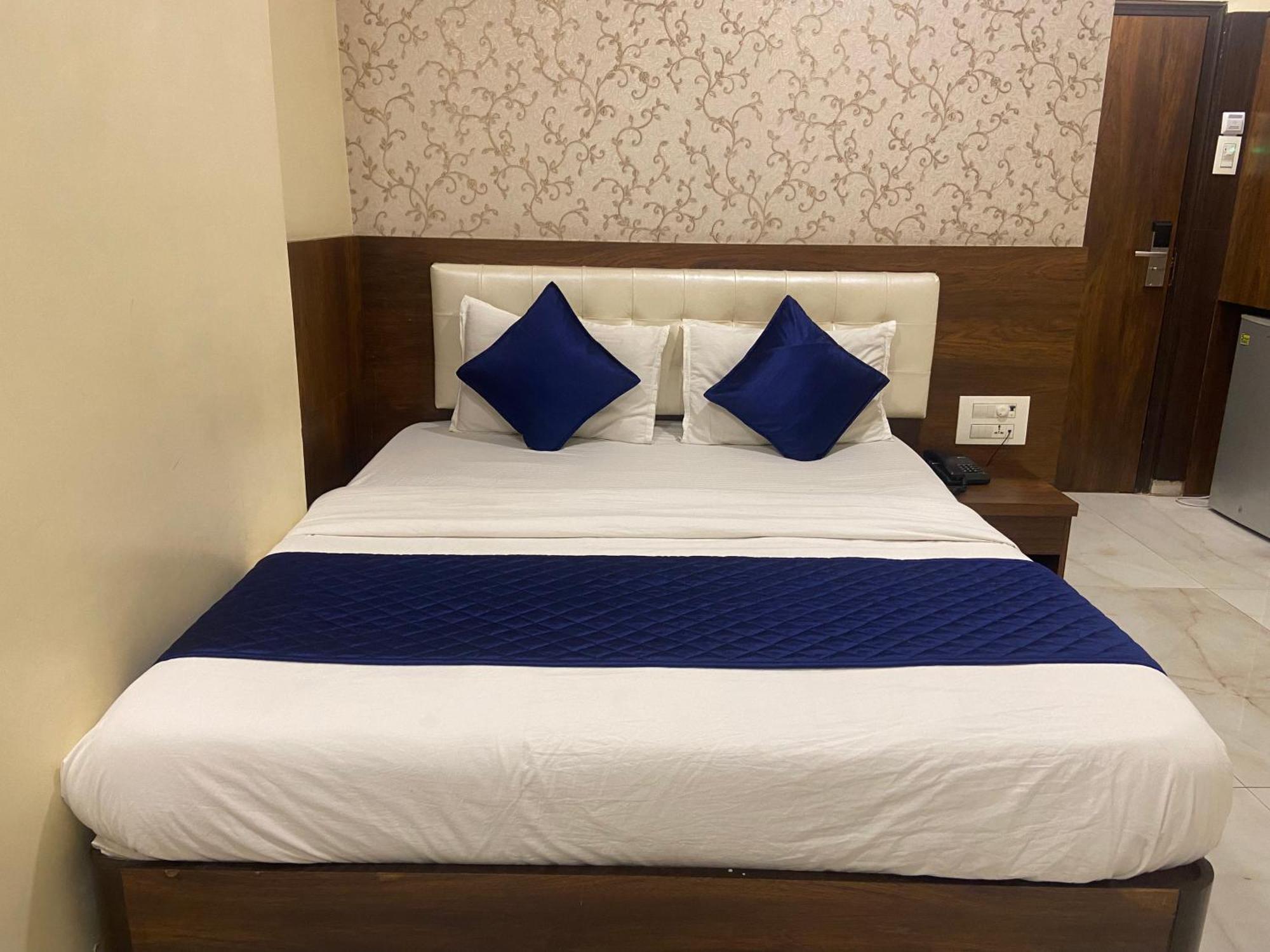 Hotel Ashyana - Near To Grant Road Station Mumbai  Buitenkant foto