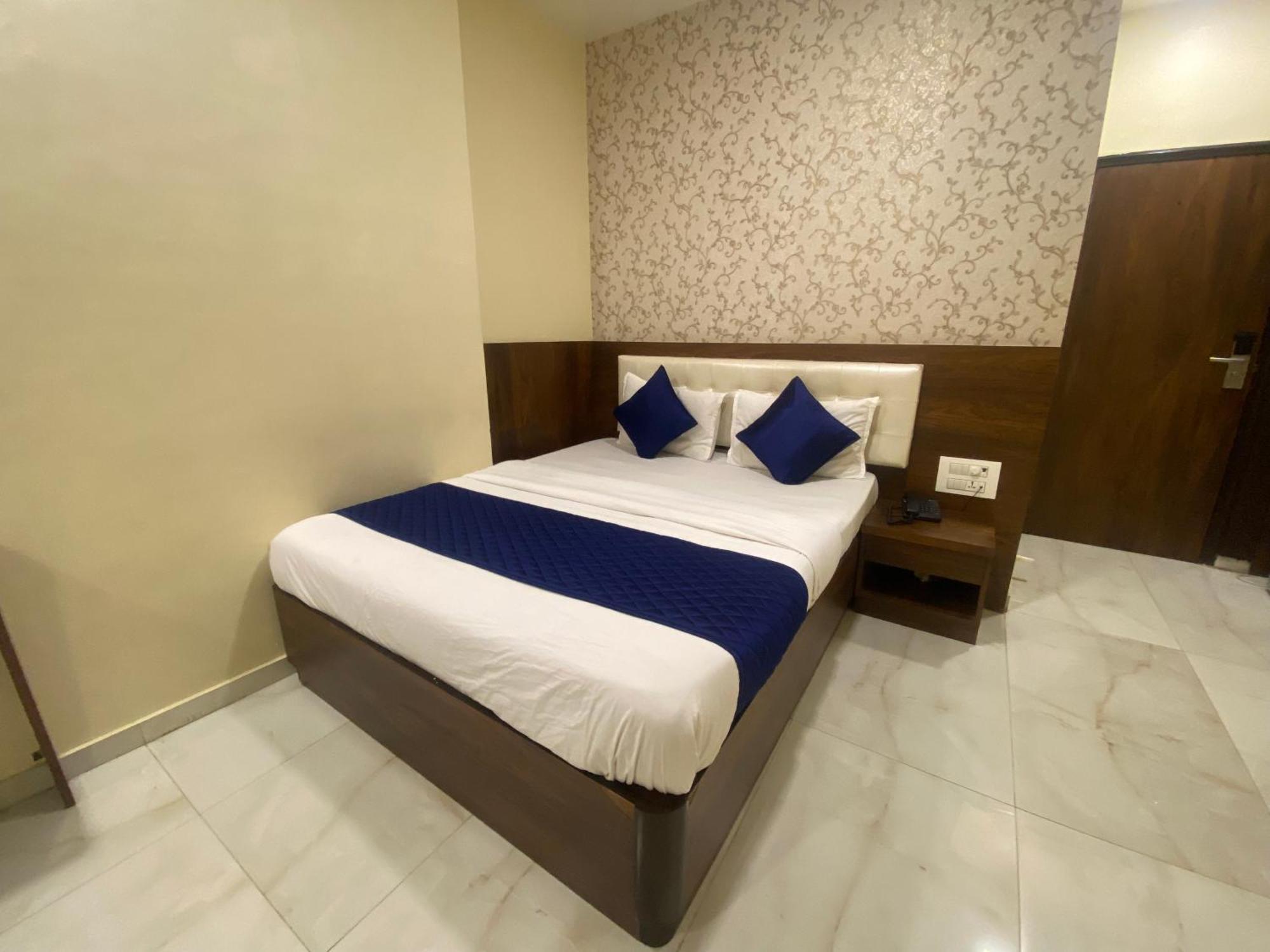 Hotel Ashyana - Near To Grant Road Station Mumbai  Buitenkant foto